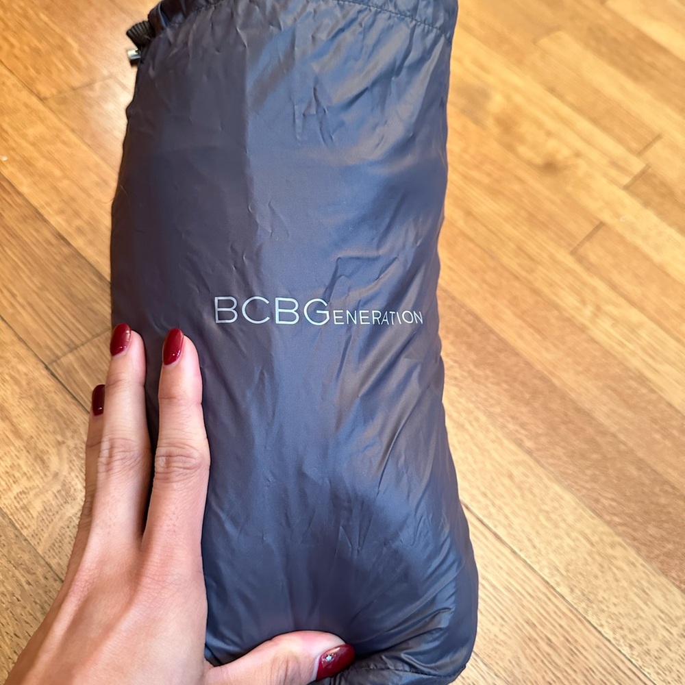 BCBGMAXAZRIA Ultra light weight down packable jacket- XS - Picture 5 of 5